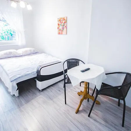 Apartament Ella *